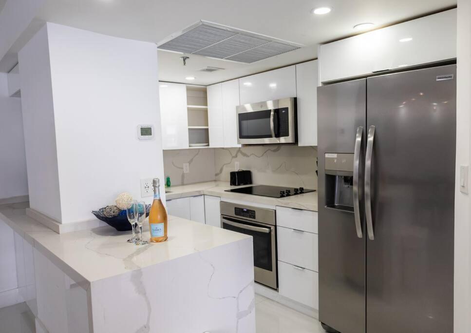 3 Bedroom Apt Ocean-Front Resort The Alexander Miami Beach Exterior foto