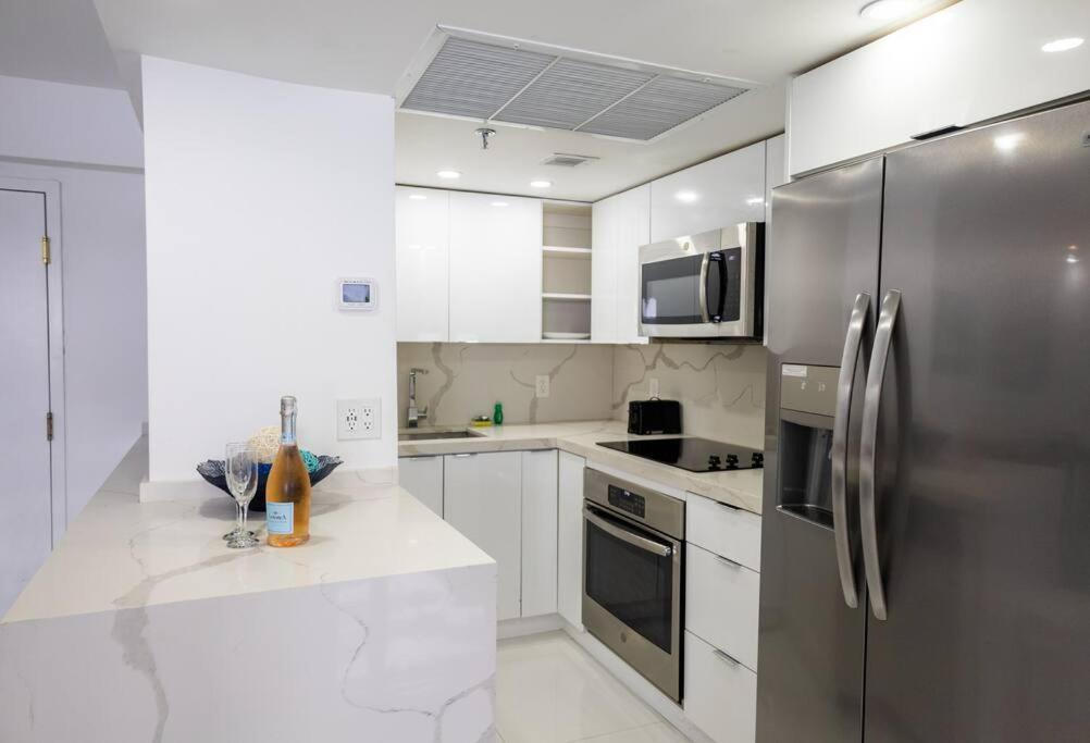 3 Bedroom Apt Ocean-Front Resort The Alexander Miami Beach Exterior foto
